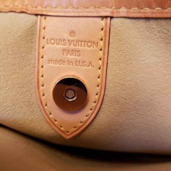 Louis Vuitton Handbag - Picture 4 of 6